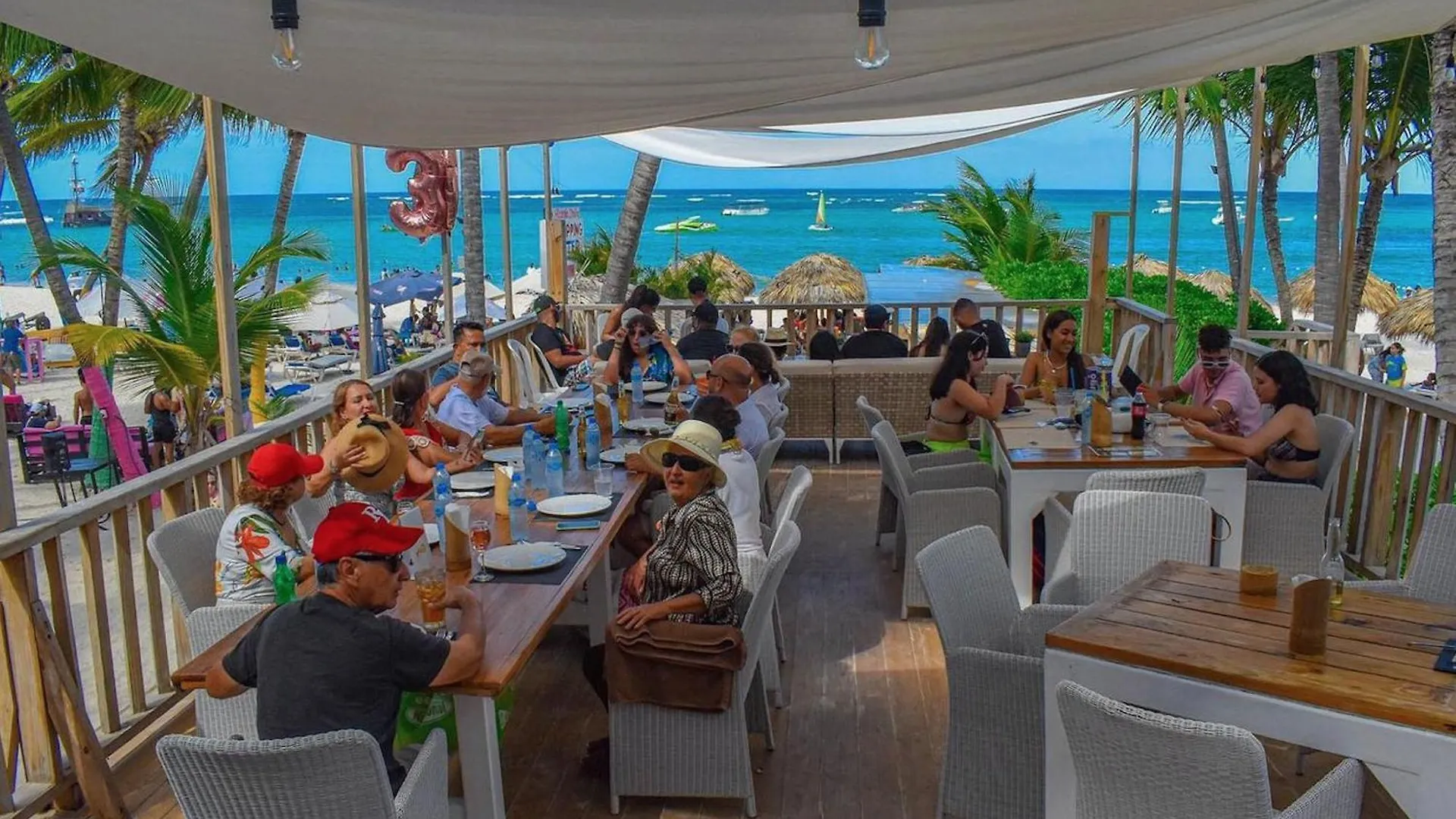 Los Corales Villas And Suites - Beach Club, Spa, Restaurants location