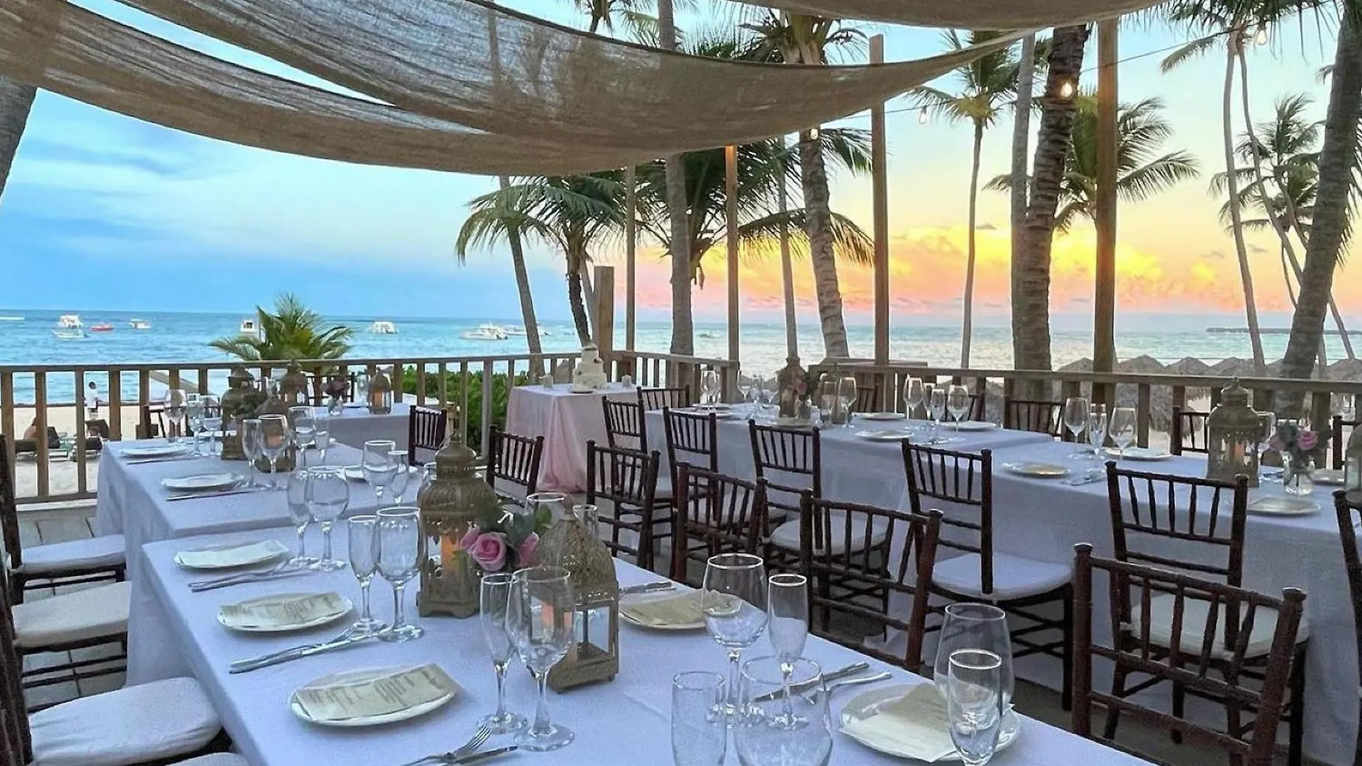 Los Corales Villas And Suites - Beach Club, Spa, Restaurants Punta Cana Hotel