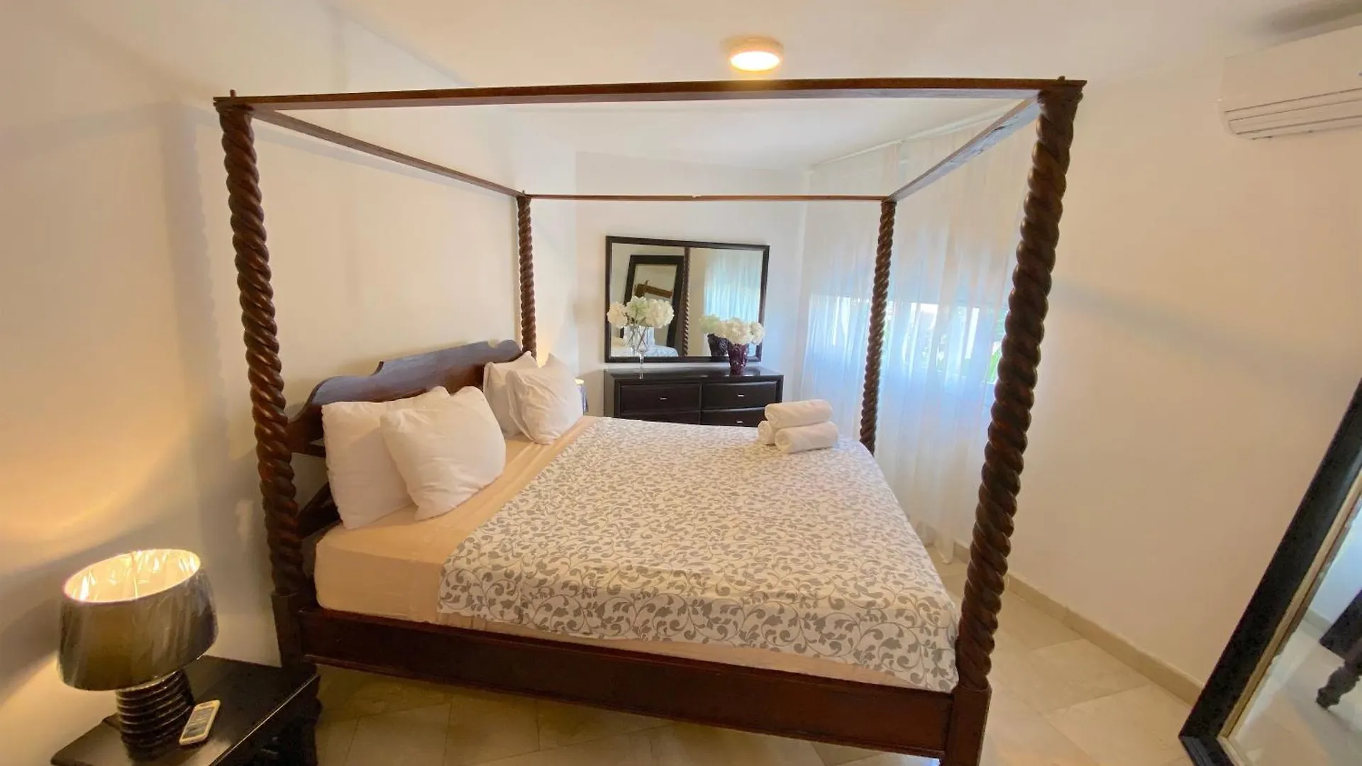 ***** Hotel Los Corales Villas And Suites - Beach Club, Spa, Restaurants Punta Cana Dominican Republic