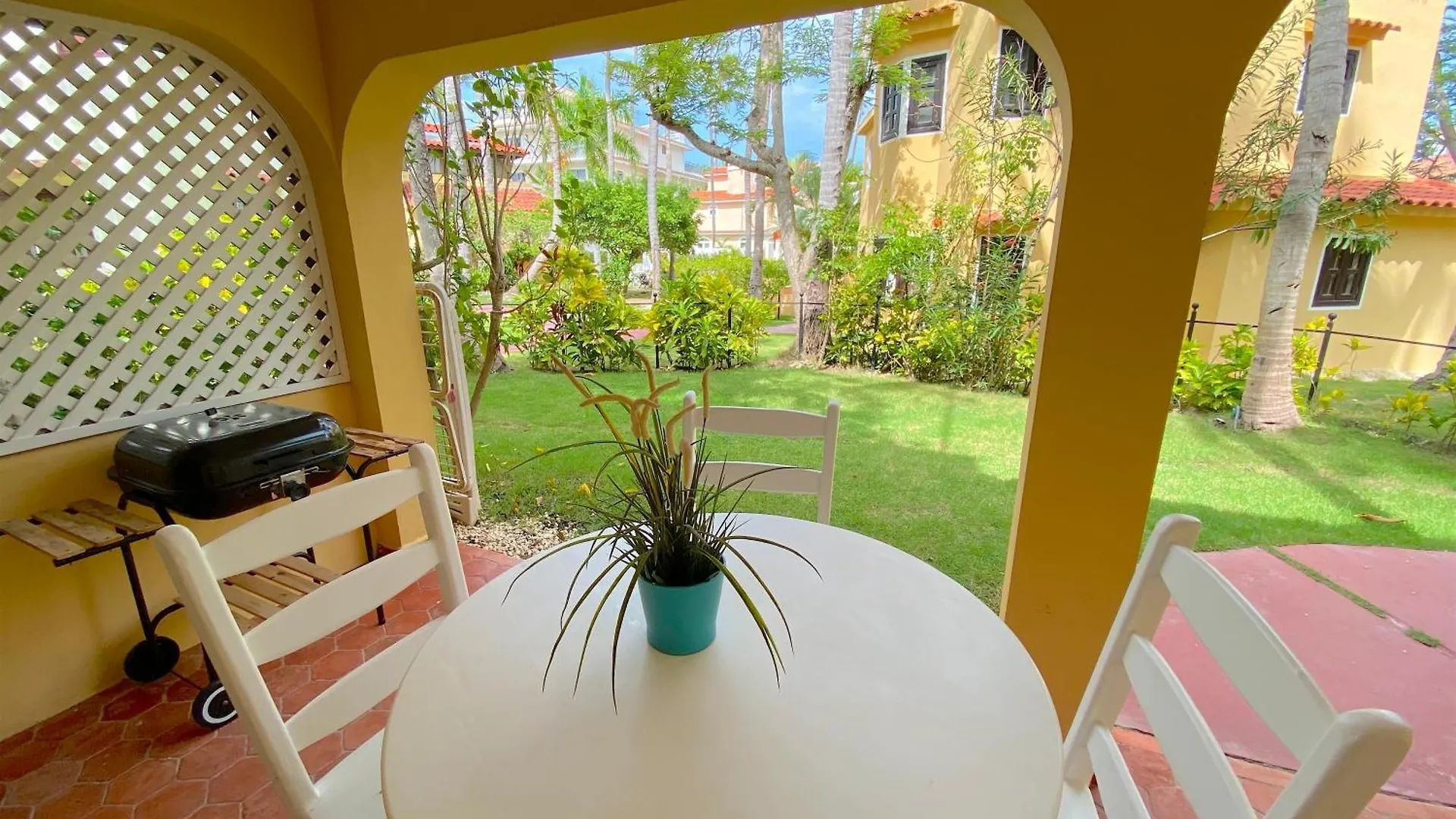 Los Corales Villas And Suites - Beach Club, Spa, Restaurants Punta Cana Hotel